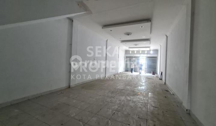 For Sale and Rent 1 Unit of 3-Story Shophouse on Arifin Ahmad Street, Central Pekanbaru City 2