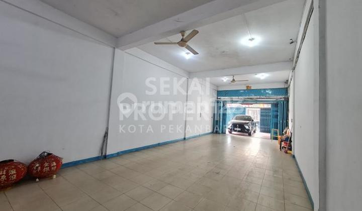 Disewakan Ruko 3 Lantai Tepi Jalan Lokasi Jalan Durian Tengah Kota Pekanbaru