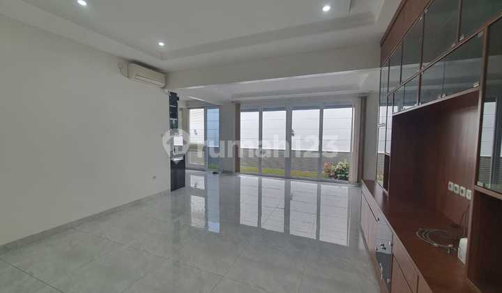 FOR SALE BEAUTIFUL CLUSTER HOUSE SEMI FURNISHED LOCATION NEAR JL. SUDIRMAN - PEKANBARU 2