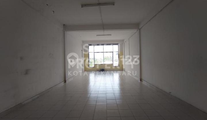 Rented 3-Story Shop House Near Jl. Tuanku Tambusai 2