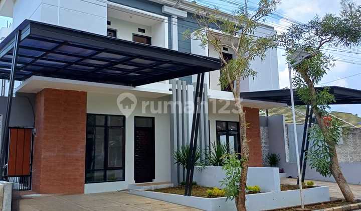 Two-Story House in the Center of Cicalengka City with SHM, No Down Payment Two-Story House in the Center of Cicalengka City with SHM, No Down Payment