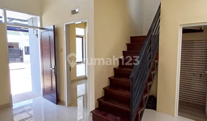New 2-Story House in the Center of Cicalengka Bandung City, Tinur. New 2-Story House in the Center of Cicalengka Bandung City, Tinur.