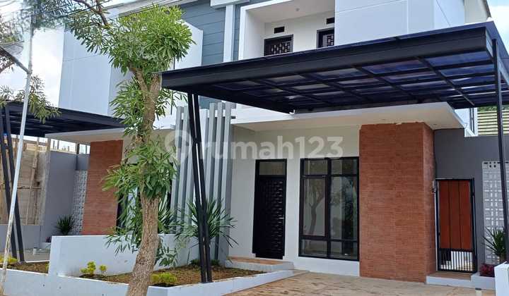 Luxury 2-story house in Cicalengka near Cicalengka Square, East Bandung. Luxury 2-story house in Cicalengka near Cicalengka Square, East Bandung.