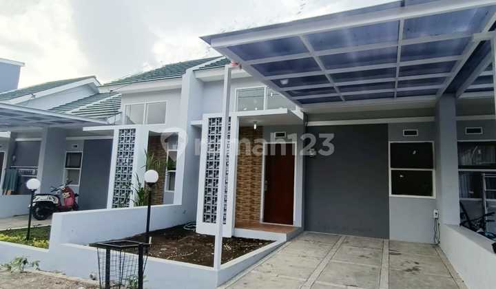 Ready-to-Occupy House with No Down Payment in the City Center of Cicalengka, East Bandung 1