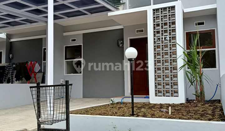 House for sale in East Bandung, Cicalengka, near the town square. House for sale in East Bandung, Cicalengka, near the town square.