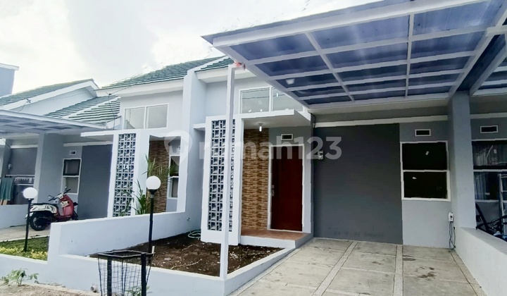 Ready-to-Live House in the Center of Cicalengka City with SHM Ready-to-Live House in the Center of Cicalengka City with SHM