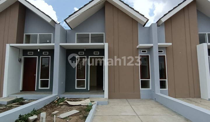 Ready-to-Live House, Only Pay 1 Million in El Green Pamulang