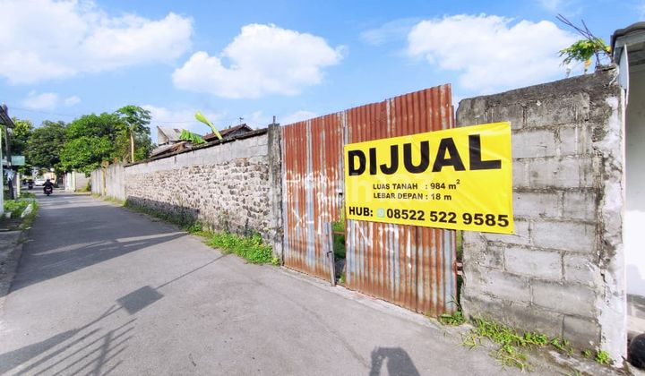 Land in the Sleman Regency Government Complex Land in the Sleman Regency Government Complex