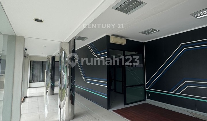 Strategic Business Space on Mainroad Wastukencana Bandung