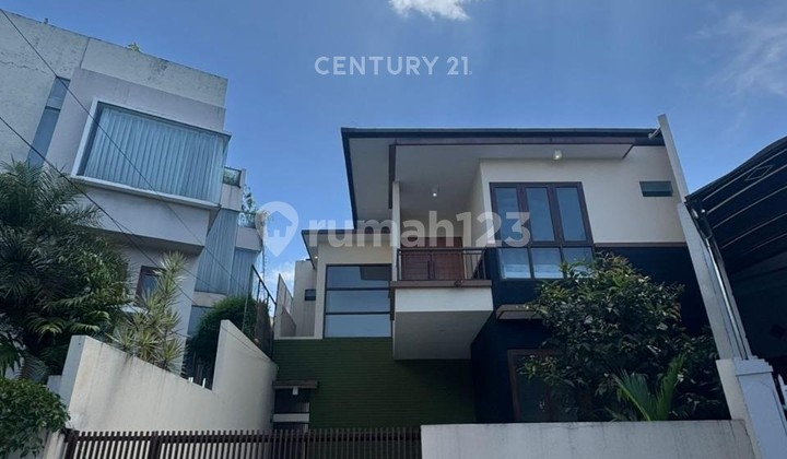 Rumah Asri Terawat di Komplek Istana Regency Bandung