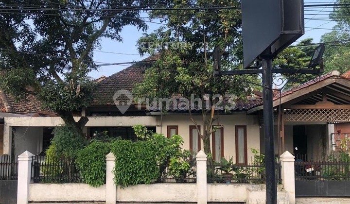 Rumah Semi Furnished Tengah Kota Sayap Riau Bandung