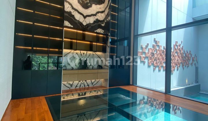 Rumah Cantik Gaya Tropis Komplek Daan Mogot Baru 2