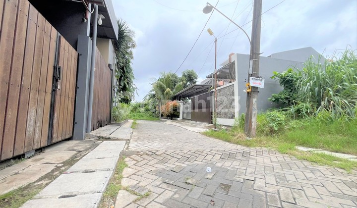 Premium Plot Near Pasmod Graha Raya Market, Ready to Build &amp; Name Transfer