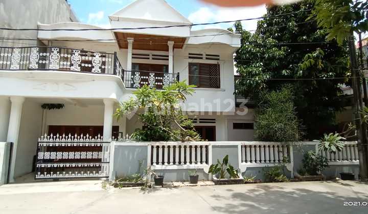 Two-Story House in Kelapa Gading, Customs Complex