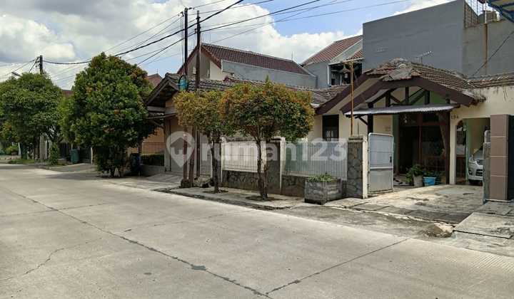 Di Jual Rumah Acces Jalan 3 Mobil Dalam Perumahan Tanah Luas Rawalumbu