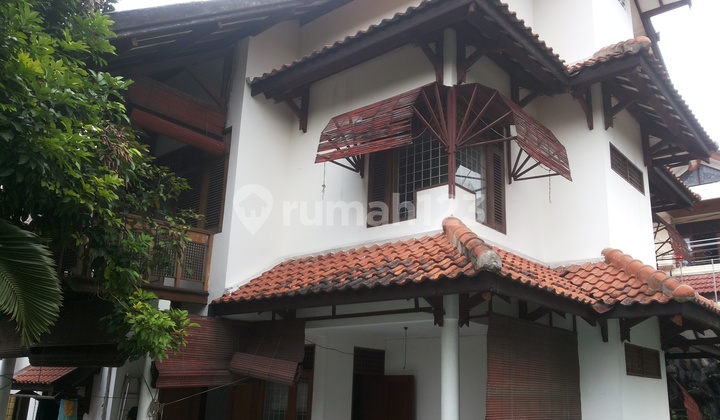 Rumah 3 Lantai, 3 Kamar Tidur, Ada Swimming Pool, Jatipadang, Pasar Minggu, Jakarta Selatan