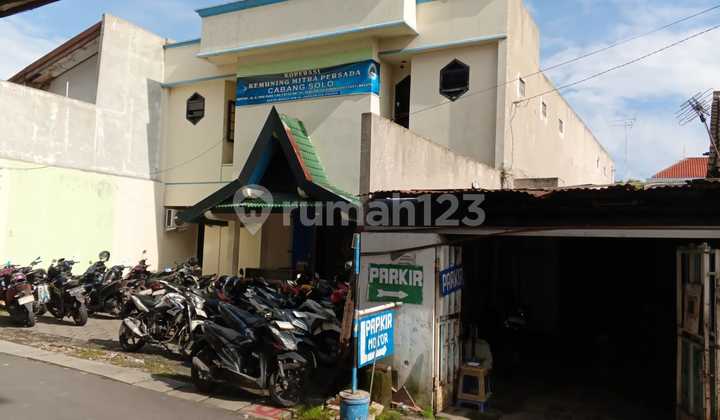 Rumah 2 Lantai, 3 Kamar. Jl. Ahmad Yani, Solo