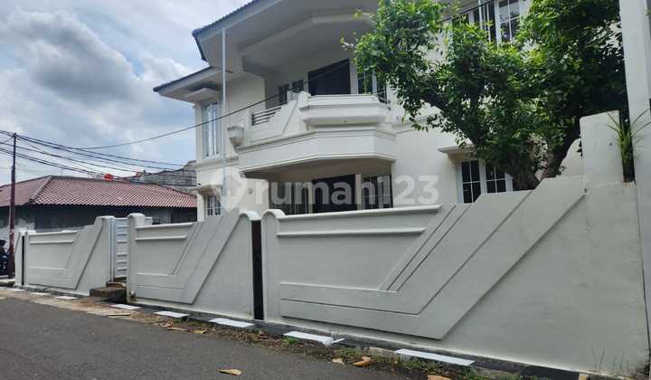 Rumah 2 Lantai, 4 Kamar. Jl. Purbaya Raya, Duren Sawit 2