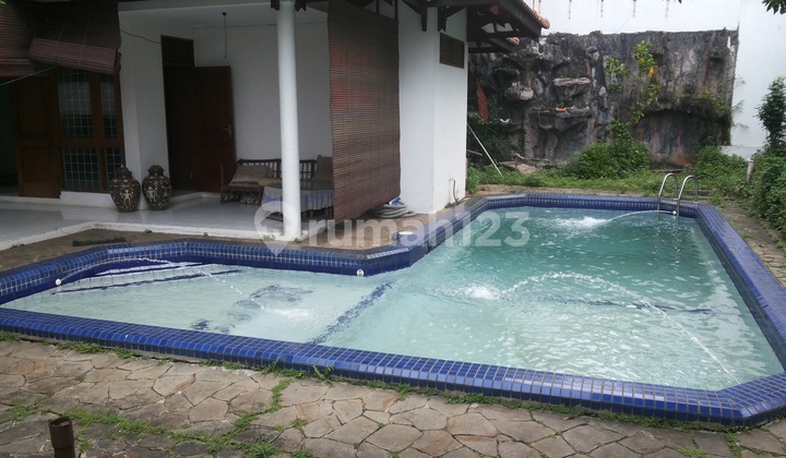 3-Story House, 3 Bedrooms, with Swimming Pool 2