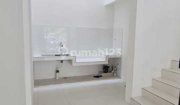 For Rent: 2.5-Story Shop House in Sunter, North Jakarta For Rent: 2.5-Story Shop House in Sunter, North Jakarta