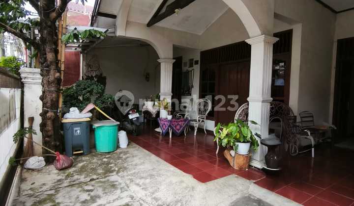 Spacious Old House in Cempaka Putih Barat, Central Jakarta