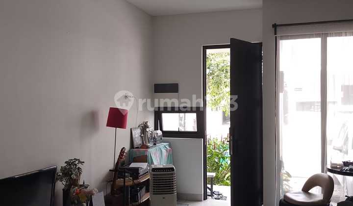 Dijual Cepat rumah siap huni 2 lantai + attic di Wisteria, Cakung Dijual Cepat rumah siap huni 2 lantai + attic di Wisteria, Cakung