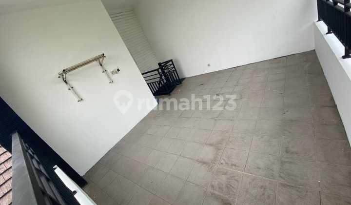 Dijual cepat rumah 2 lantai siap huni di Metland Cakung 2