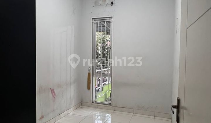 Sell fast cheap ready to occupy house in Mutiara Gading City Bekasi