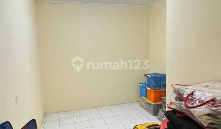 Dijual Cepat Rumah Hoek di Villa Indah Permai, Golden City 2