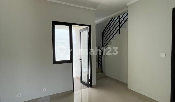 Di Sewakan Rumah baru 2 Lantai Cluster Regia