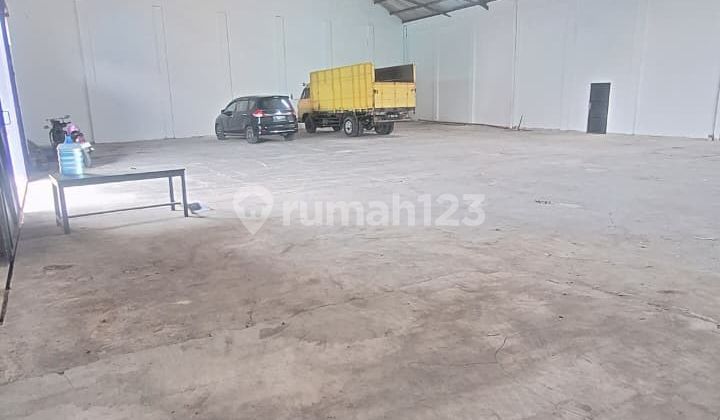Gudang Murah Purwokerto Parkir Luas Cocok untuk Penyimpanan