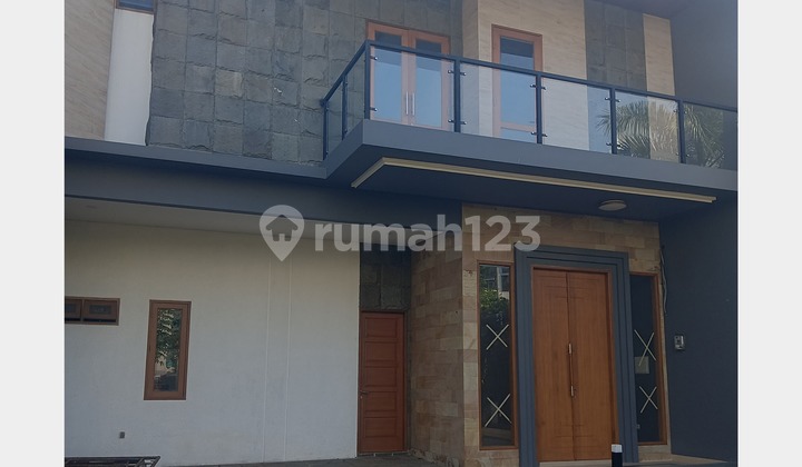 Rumah 2 Lantai Modern Di Cibubur, Jakarta 1