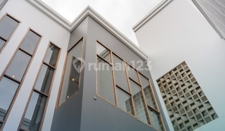 Rumah 2 Lantai Modern Di Cibubur, Jakarta 2