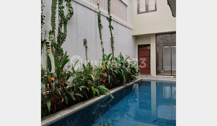  Rumah Modern 3 Lantai Semi Furnished Siap Huni di Kemang 2