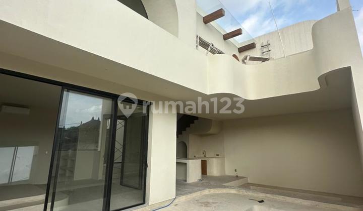 2 Units Villa Dekat Pantai Berawa Canggu