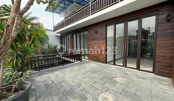 Rumah Modern 3 Lantai di Canggu