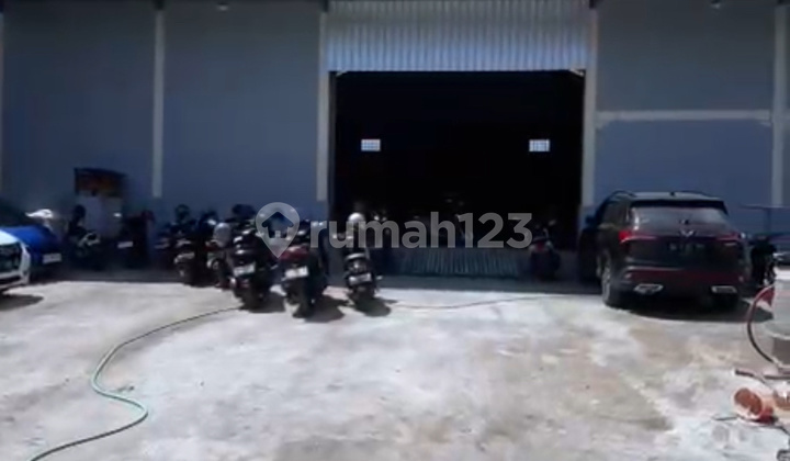 Warehouse 8 Are by Gunung Sari Main Road Denpasar