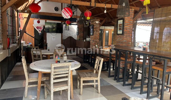 Overcontract Cafe and Its Contents in East Denpasar