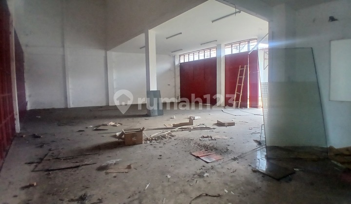 Strategic Warehouse Suitable for Roadside Business Strategic Warehouse Suitable for Roadside Business