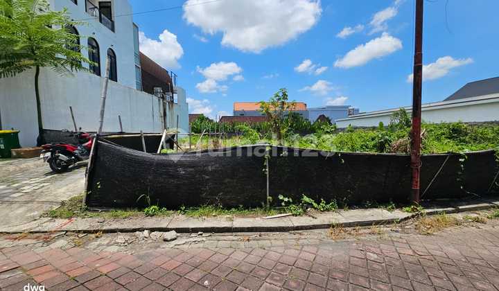 Tanah plot kecil di Pantai Seseh 