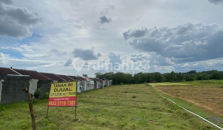 Strategic Land in a Bustling Residential Area Strategic Land in a Bustling Residential Area