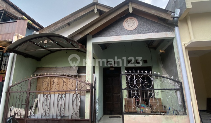 Residential House Close to Various Public Facilities 2