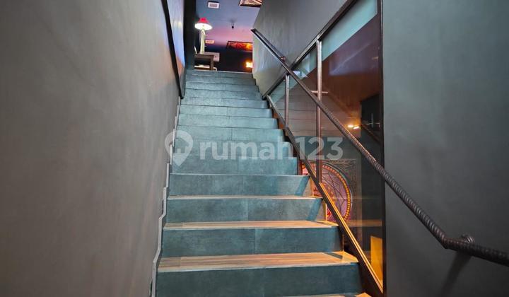 4-Story Store in Seminyak 2