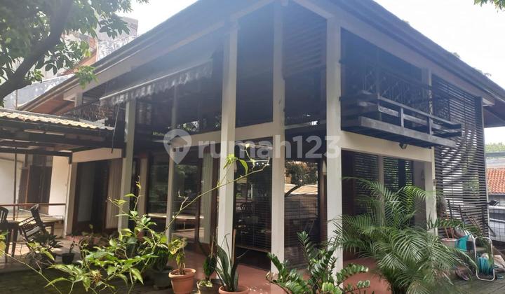 Dream Home di Cipete Selatan! Rumah 3 Lantai Material Kayu Mewah, Hanya Rp12,5M!