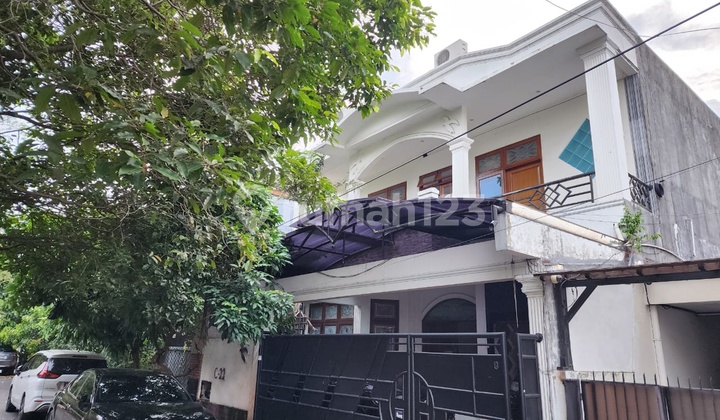 Unit Langka! Rumah 6 Kamar Di Kalibata Indah, Cocok Untuk Keluarga Besar!