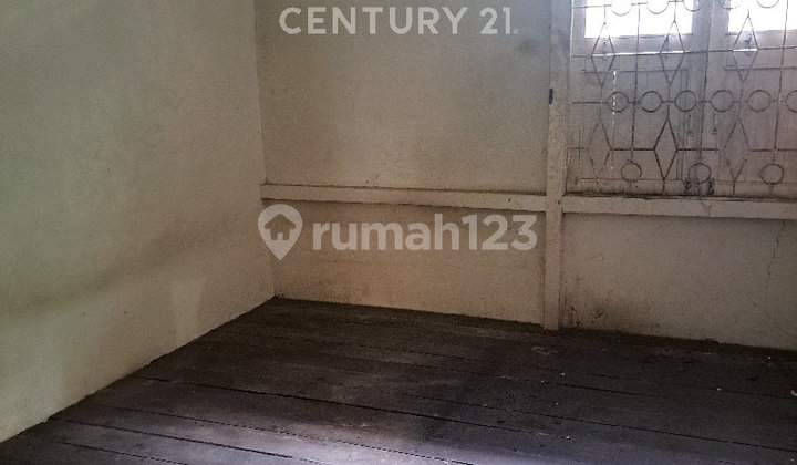 House for Rent with Bonus Large Land, South Pontianak. House for Rent with Bonus Large Land, South Pontianak.