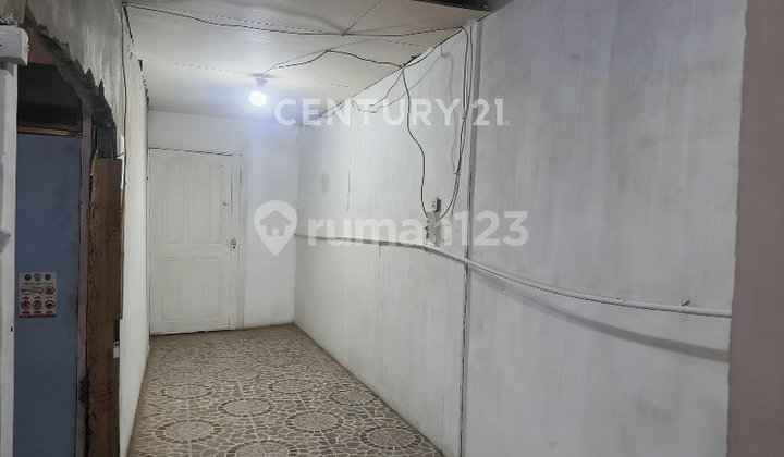 House and 2 Stalls at Karya 2 Roadside, Kotabaru, Pontianak 2