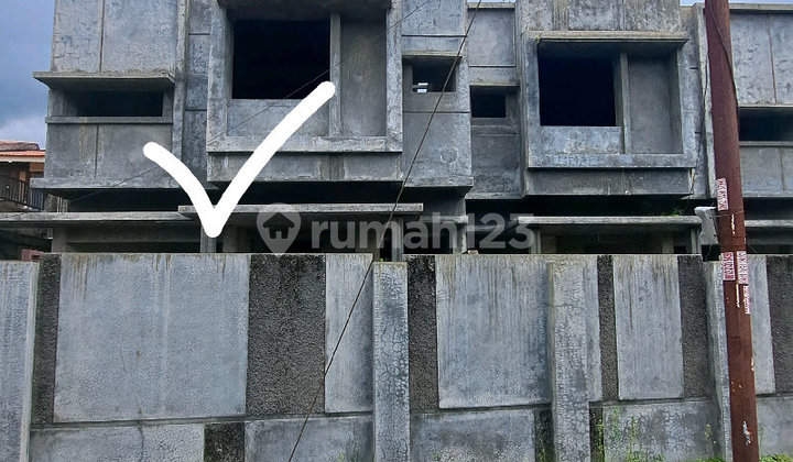 Rumah 2 Lt Pondasi Beton Jl Seram Pontianak 
