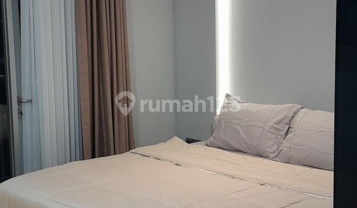 Disewakan Apartemen Cosmo Mansion 3br Dengan View Perkotaan 1