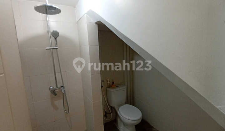 Disewakan Rumah 2 Lantai Siap Huni Royal Residence Surabaya